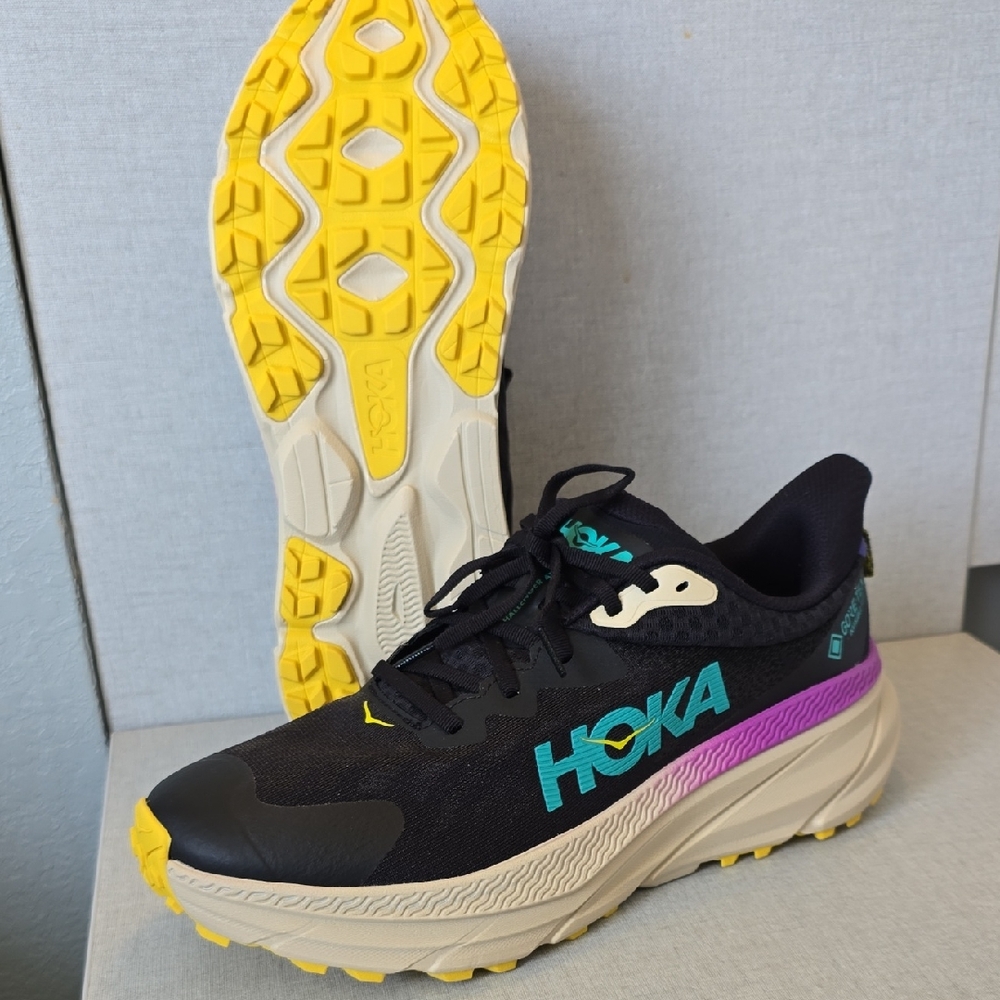 Hoka Challenger ATR 7 Gtx. NEW black, teal & yellow bottom. (m 11).